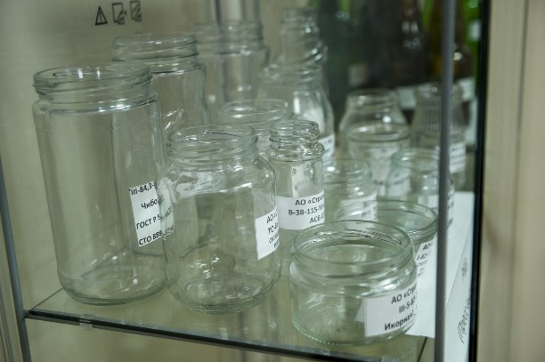 Как делают стеклянные бутылки стекло