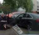 Скрываясь от погони ДПС, неадекватный водитель Audi протаранил машину каршеринга: видео