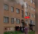 При пожаре в Тульской области ребенка выбросили из окна третьего этажа и поймали! Видео