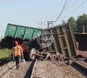 В Тульской области грузовой поезд сошел с рельсов: фото и видео с места
