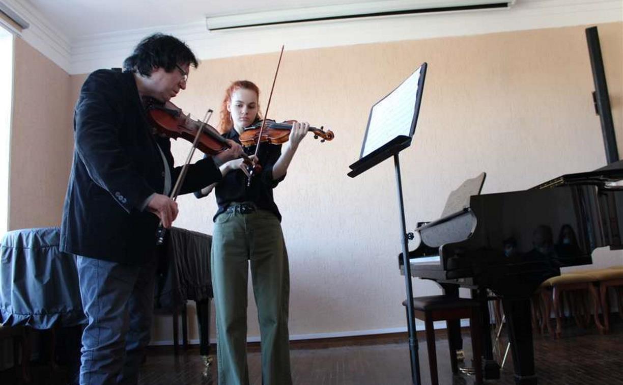 Знаменитые музыканты дают мастер-классы учащимся Новомосковского музыкального колледжа