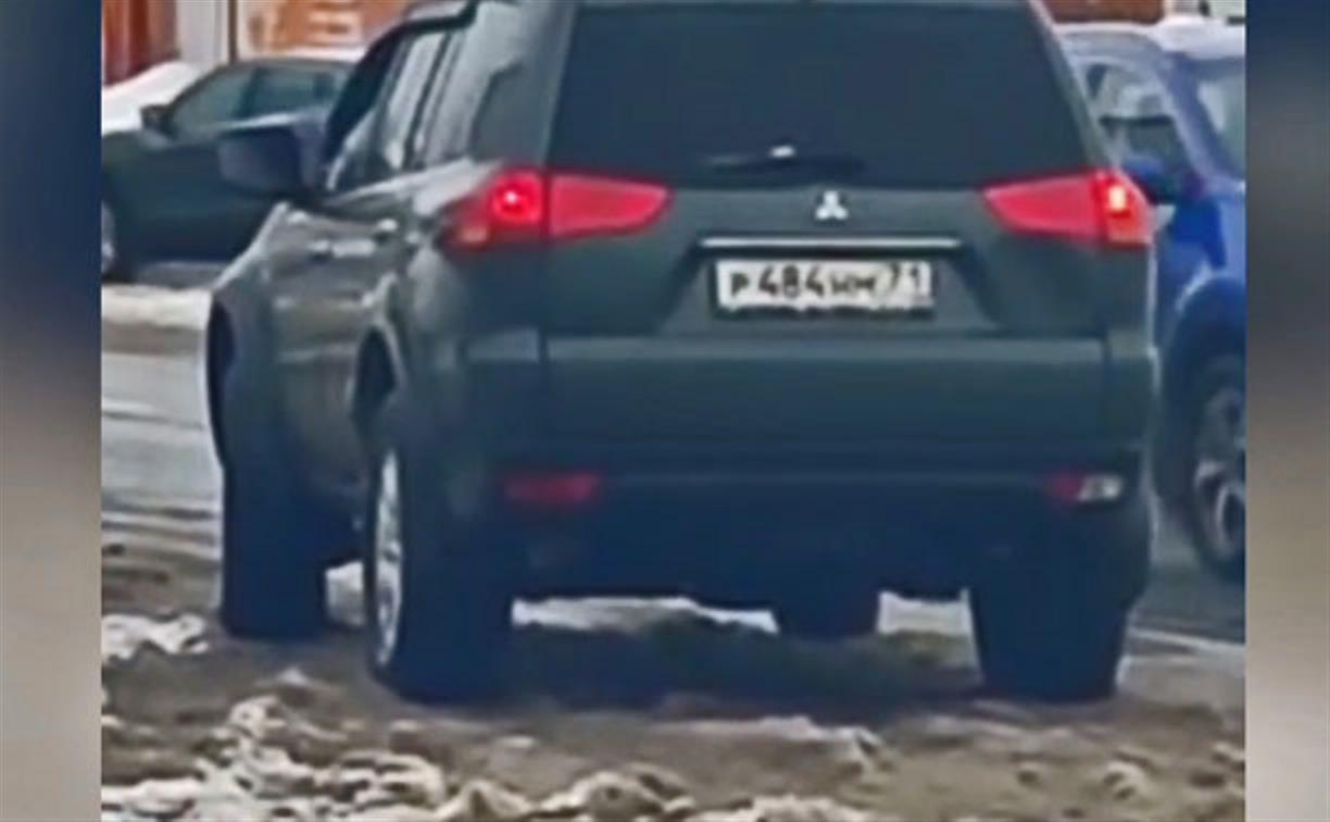 «Накажи автохама»: водитель Mitsubishi Pajero Sport заблудился на ул. Мосина?