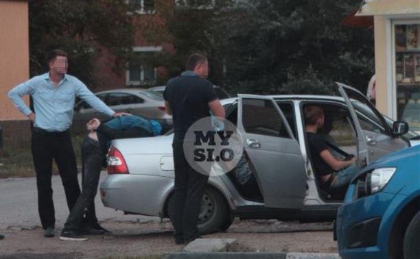 Очевидец: «На ул. Фрунзе в Туле задержали подозреваемых в преступлении»
