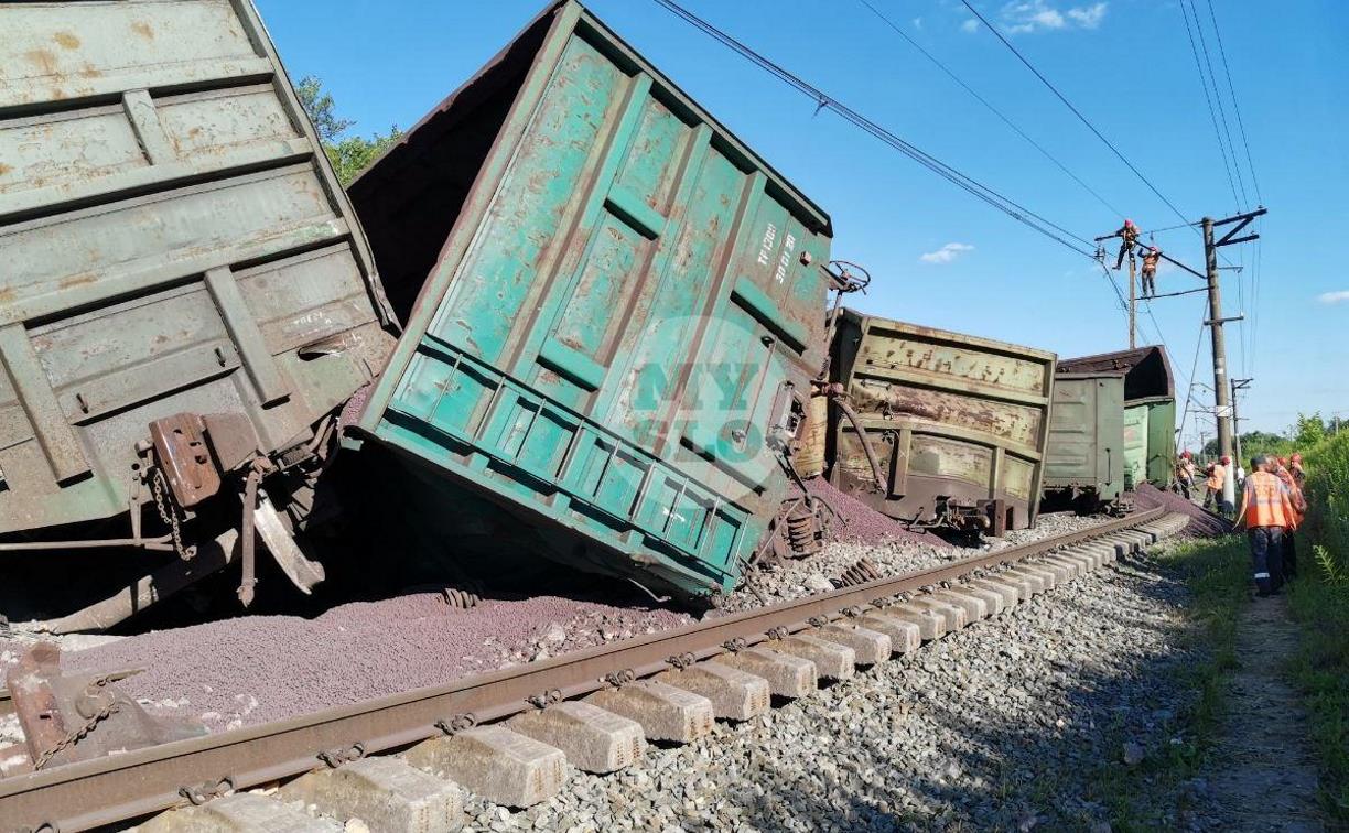В Тульской области 22 вагона грузового поезда сошли с рельсов