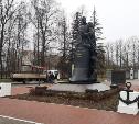 Памятнику Руднева вернули штурвал и якоря