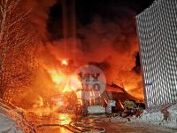Крупный пожар в ангаре на Комбайновом заводе в Туле: фоторепортаж, Фото: 7