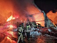 Крупный пожар в ангаре на Комбайновом заводе в Туле: фоторепортаж, Фото: 2